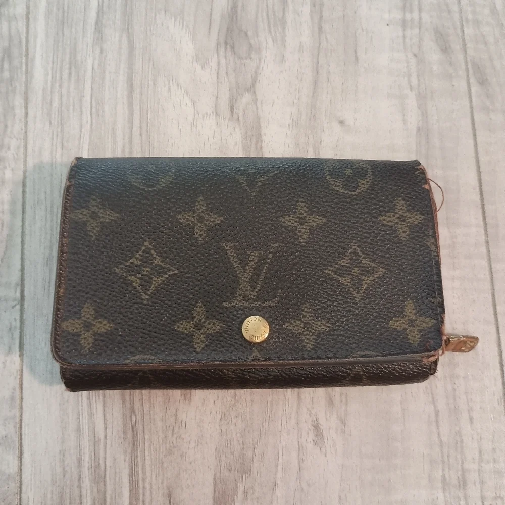 LOUIS VUITTON Monogram Porte Monnaie Billets Tresor Wallet